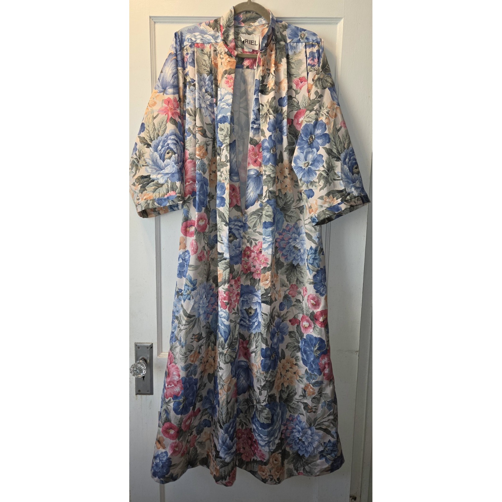 Vintage Ariel Housecoat Long Robe Floral Pink Blue Yellow Cream Zip. Small — image 3 of 6